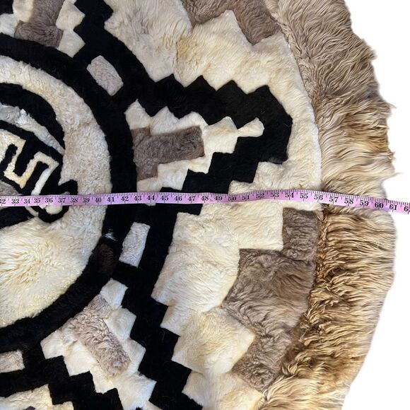 Vintage Authentic Peruvian Alpaca Rug 60” In Diameter Handmade With Hide & Fur - Picture 2 of 16